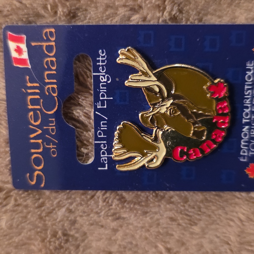VINTAGE Canada Moose Lapel Pin - Picture 3 of 4